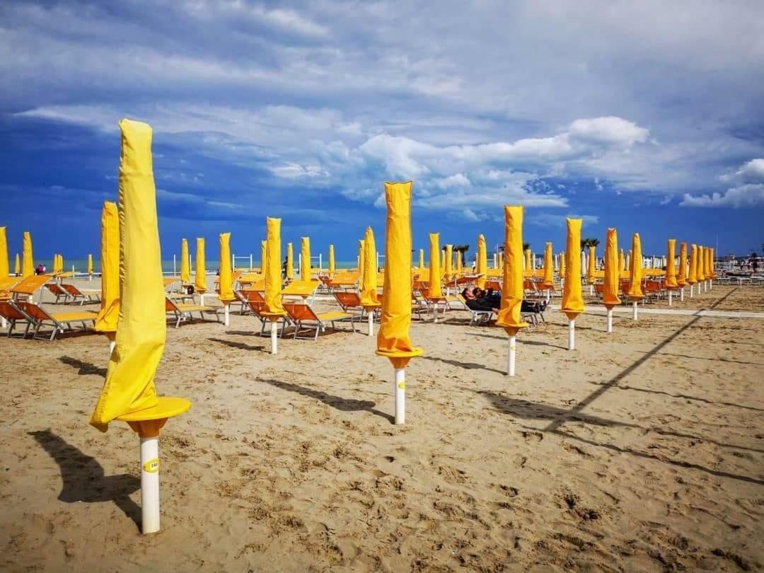 Hotel Fucsia Riccione Exterior foto